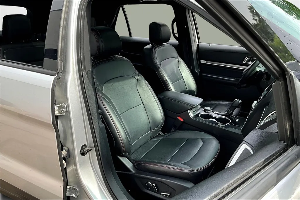 2017 Ford Explorer Sport photo 10