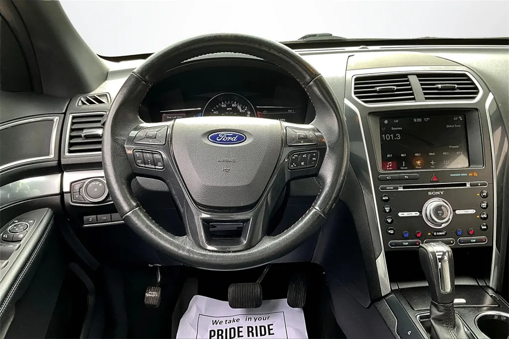 2017 Ford Explorer Sport photo 14