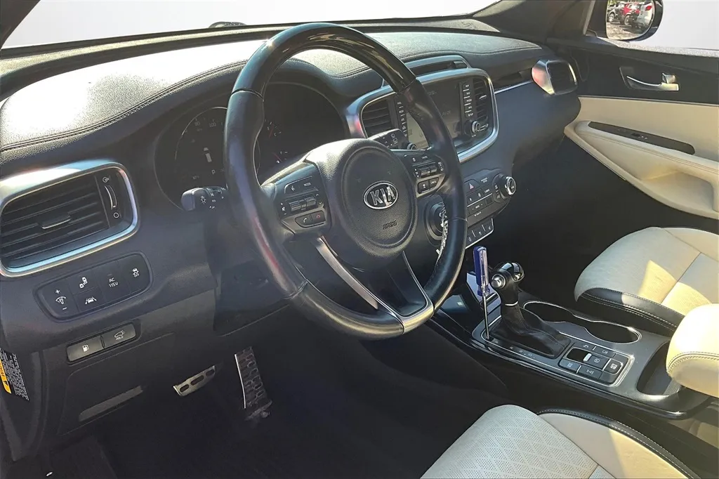 2016 Kia Sorento SX Limited photo 6