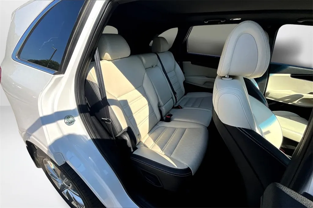 2016 Kia Sorento SX Limited photo 30