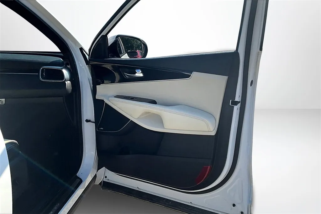 2016 Kia Sorento SX Limited photo 9