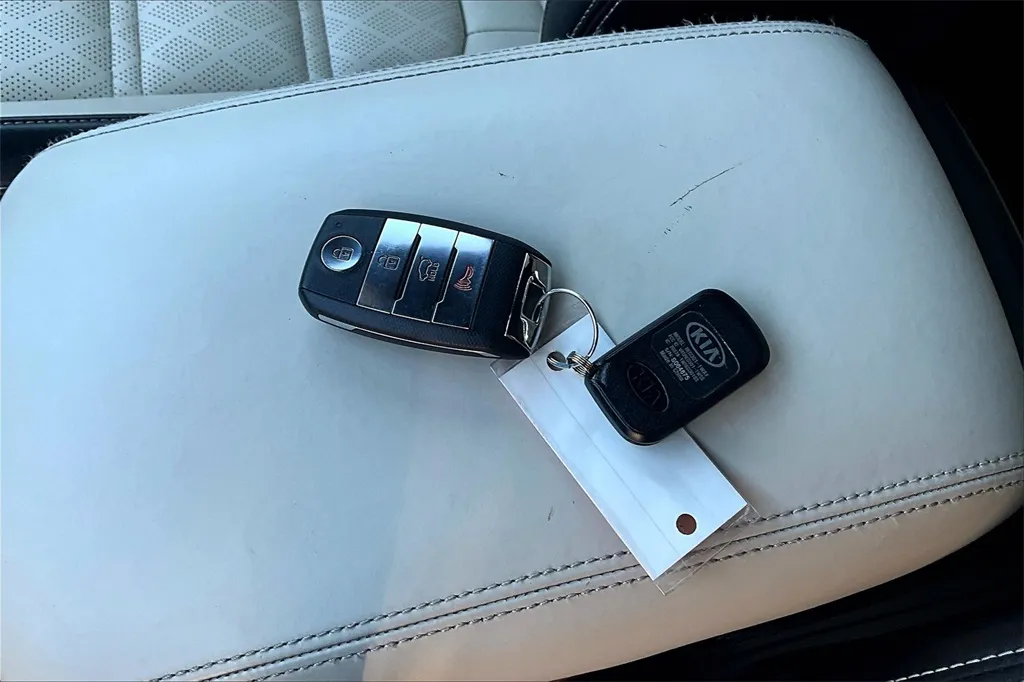 2016 Kia Sorento SX Limited photo 22