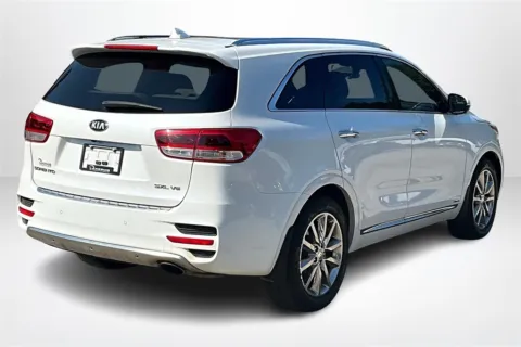 More photos of 2016 Kia Sorento SX Limited at Lakeside Automotive Group, MI