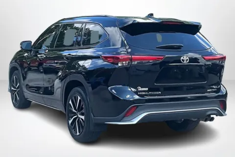 More photos of 2021 Toyota Highlander XSE at Lakeside Automotive Group, MI