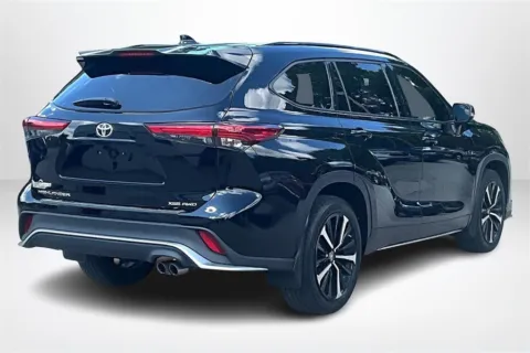 More photos of 2021 Toyota Highlander XSE at Lakeside Automotive Group, MI