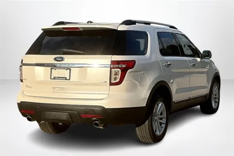 More photos of 2015 Ford Explorer XLT at Lakeside Automotive Group, MI