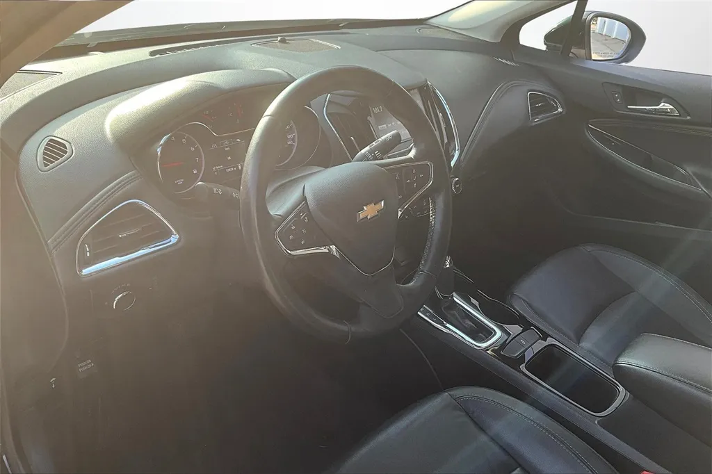 2018 Chevrolet Cruze Premier photo 15