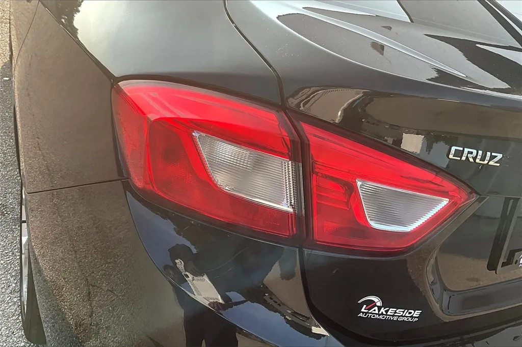 2018 Chevrolet Cruze Premier photo 17