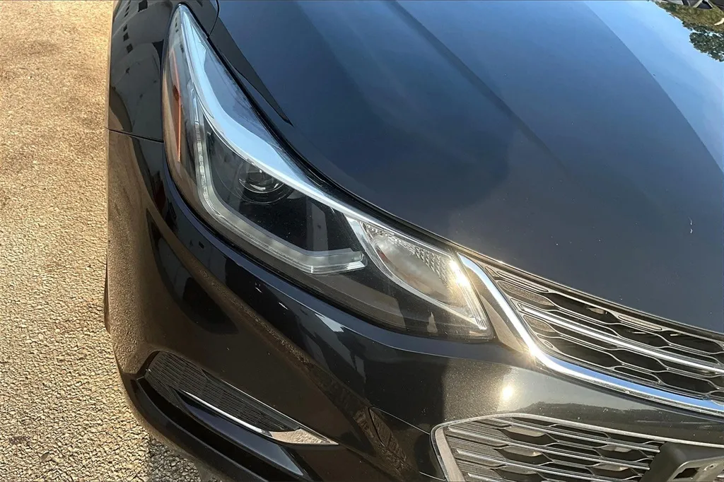 2018 Chevrolet Cruze Premier photo 28