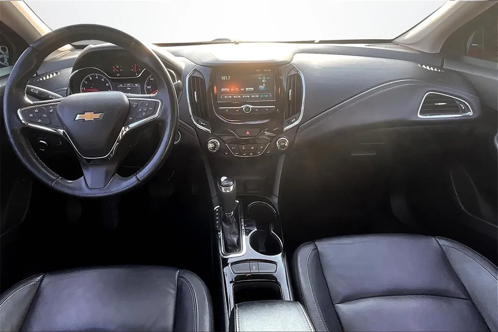 2018 Chevrolet Cruze Premier photo 3