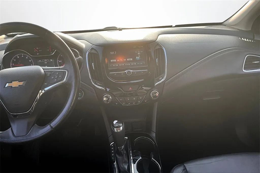 2018 Chevrolet Cruze Premier photo 21