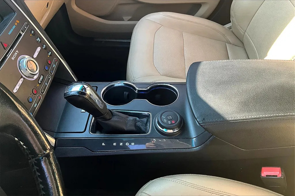 2016 Ford Explorer Limited photo 18