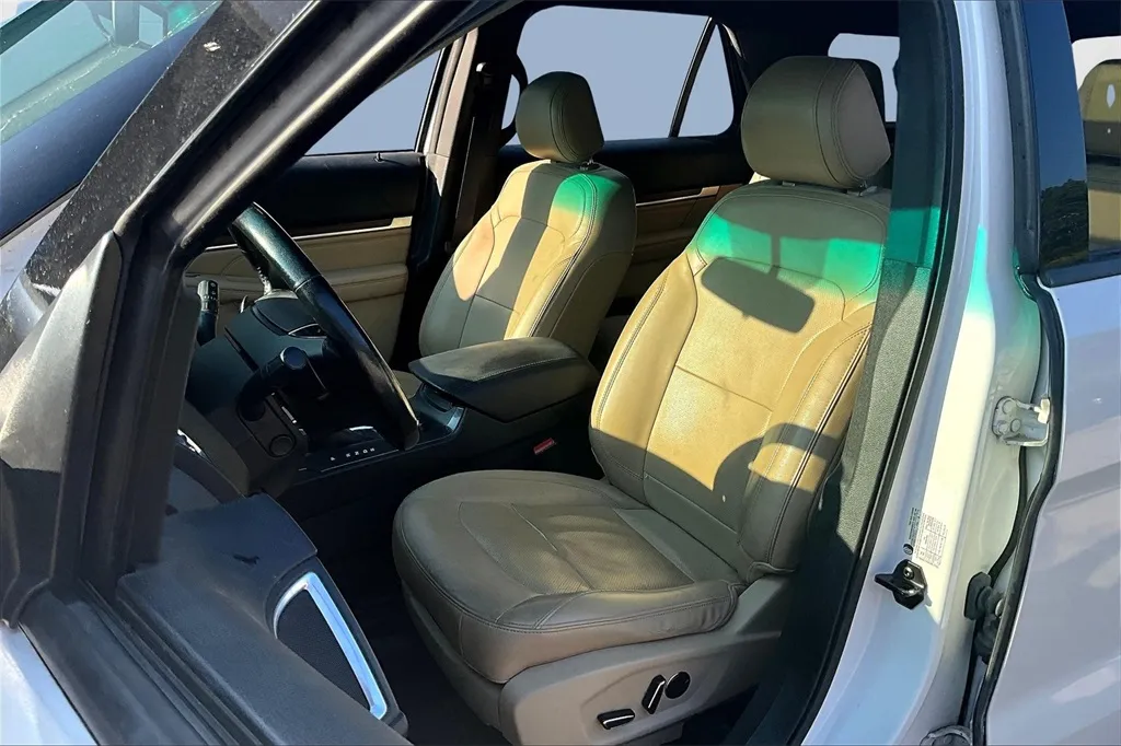 2016 Ford Explorer Limited photo 19