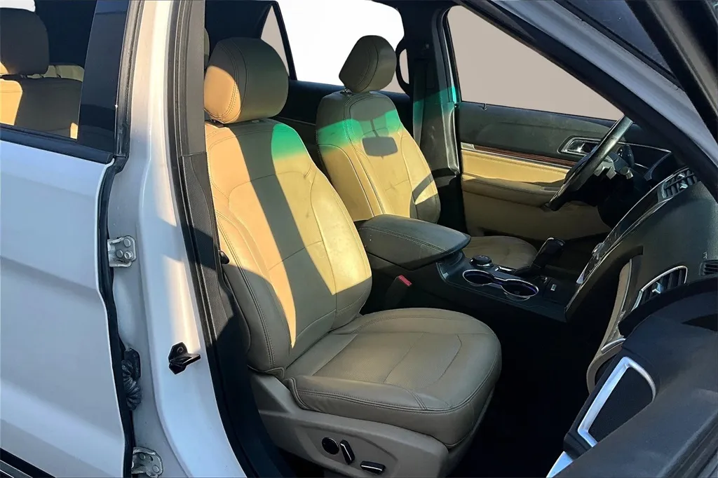 2016 Ford Explorer Limited photo 10