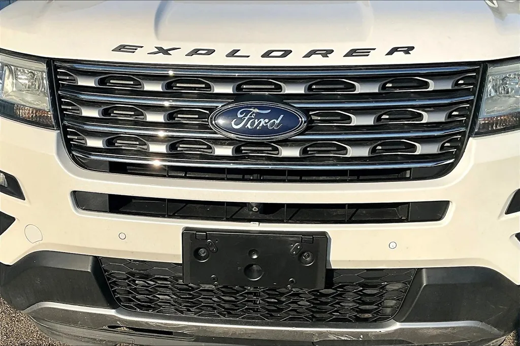 2016 Ford Explorer Limited photo 22
