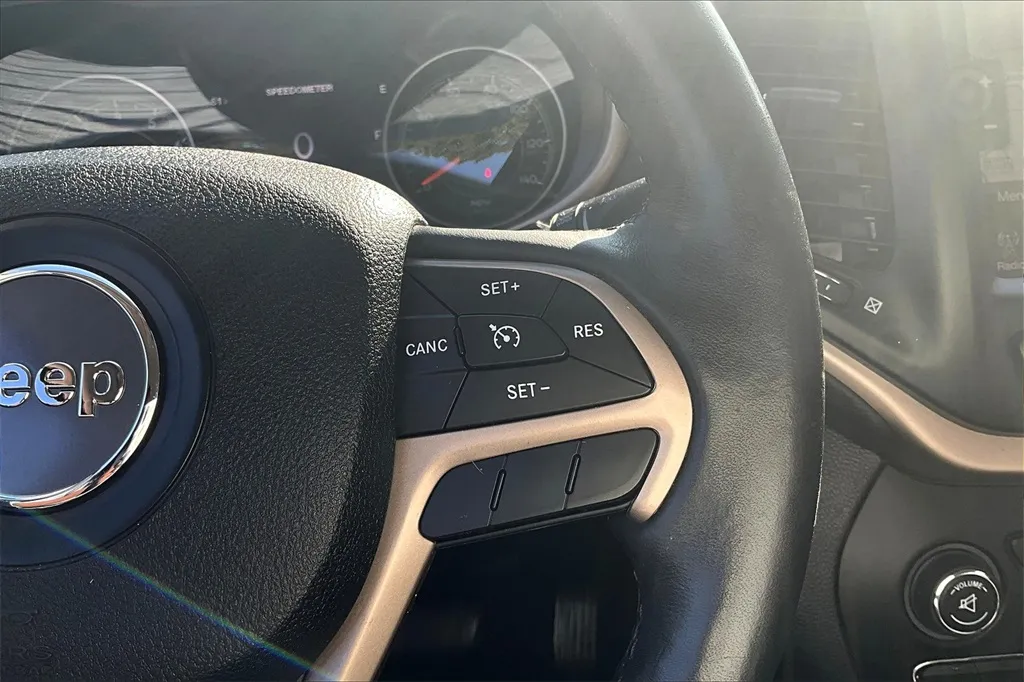 2016 Jeep Cherokee Limited photo 22