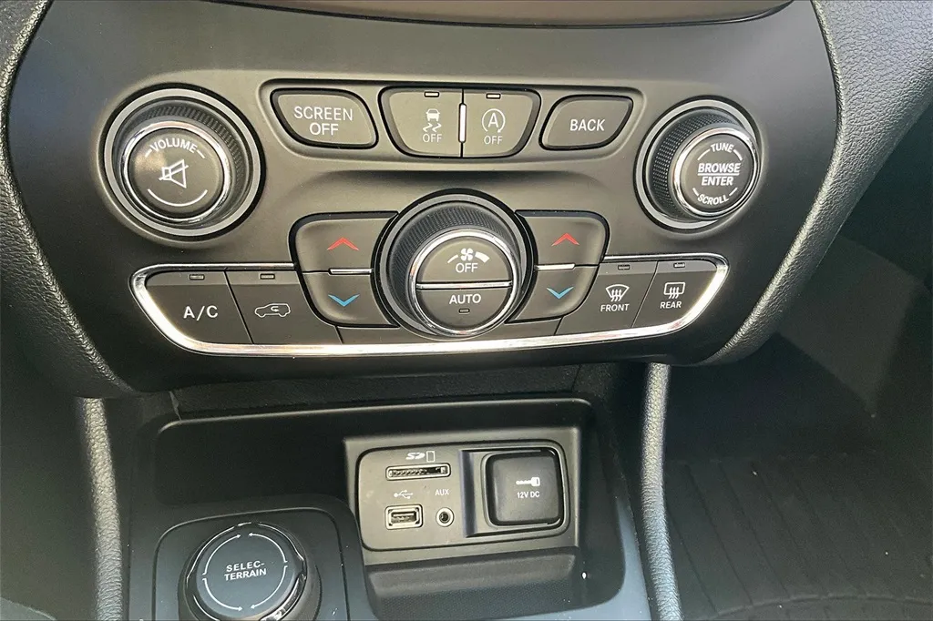 2016 Jeep Cherokee Limited photo 23