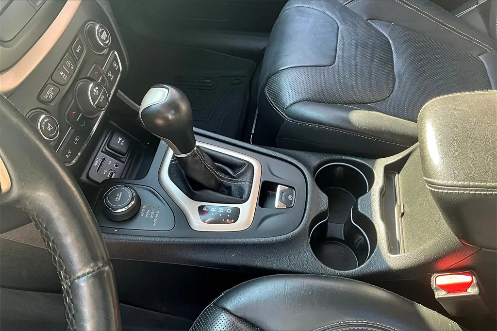 2016 Jeep Cherokee Limited photo 24