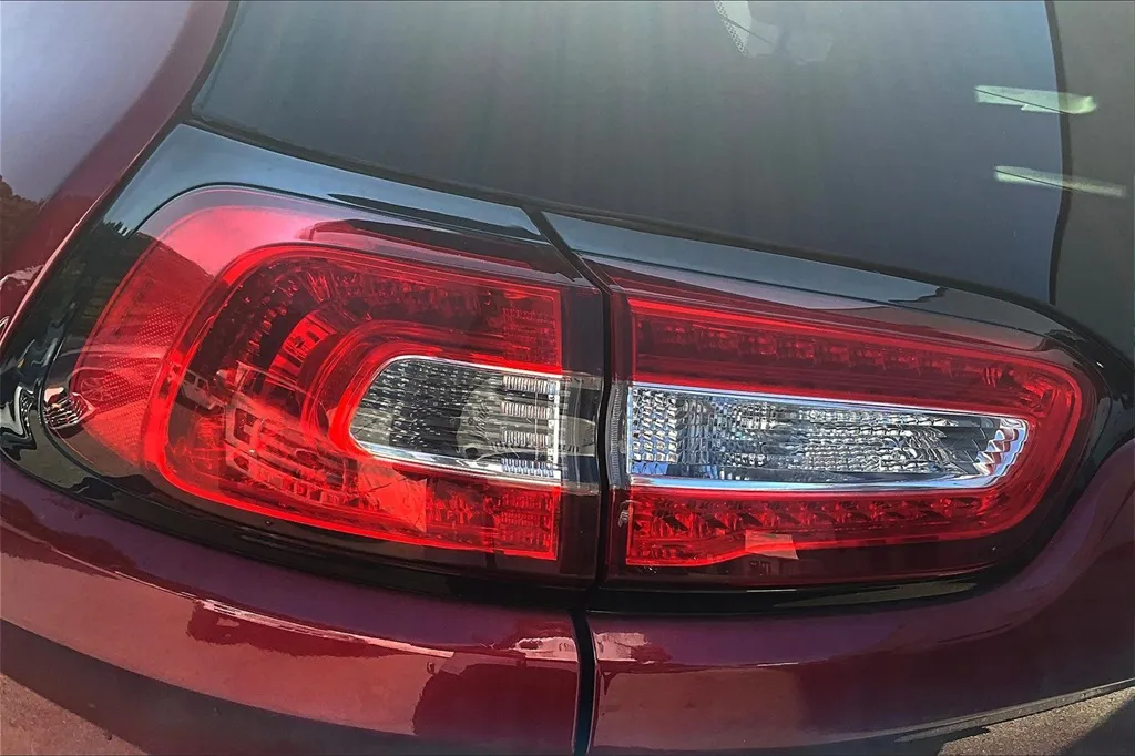 2016 Jeep Cherokee Limited photo 17