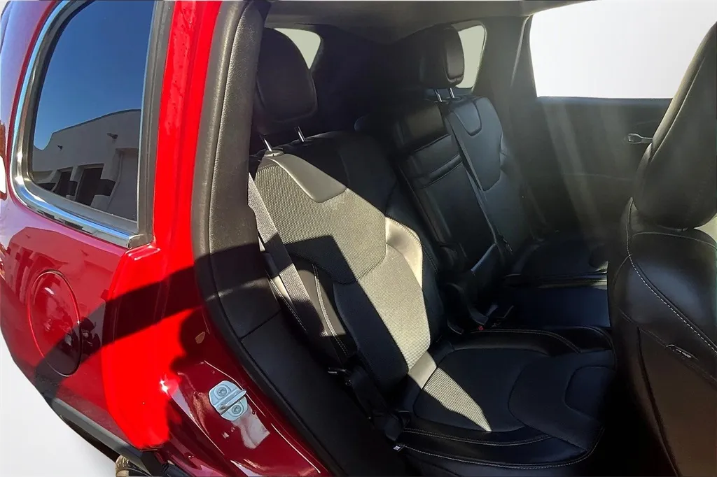 2016 Jeep Cherokee Limited photo 26