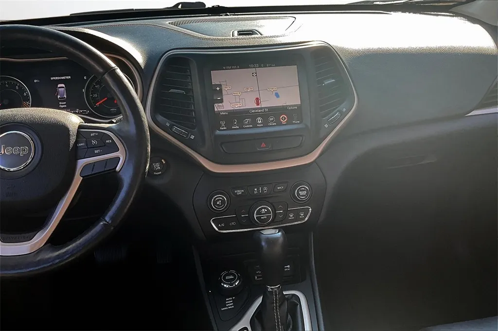 2016 Jeep Cherokee Limited photo 21