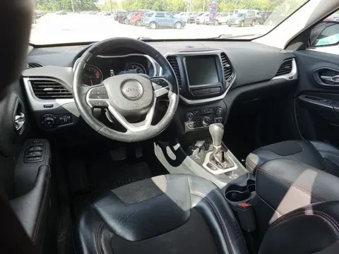 More photos of 2016 Jeep Cherokee Trailhawk at Lakeside Automotive Group, MI