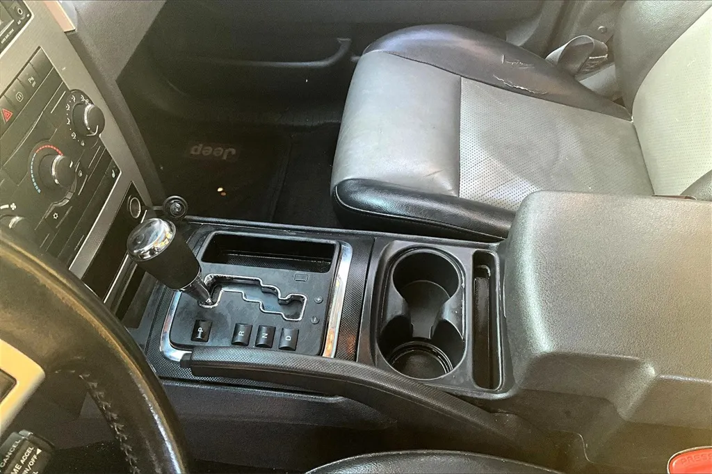 2008 Jeep Grand Cherokee Laredo photo 12