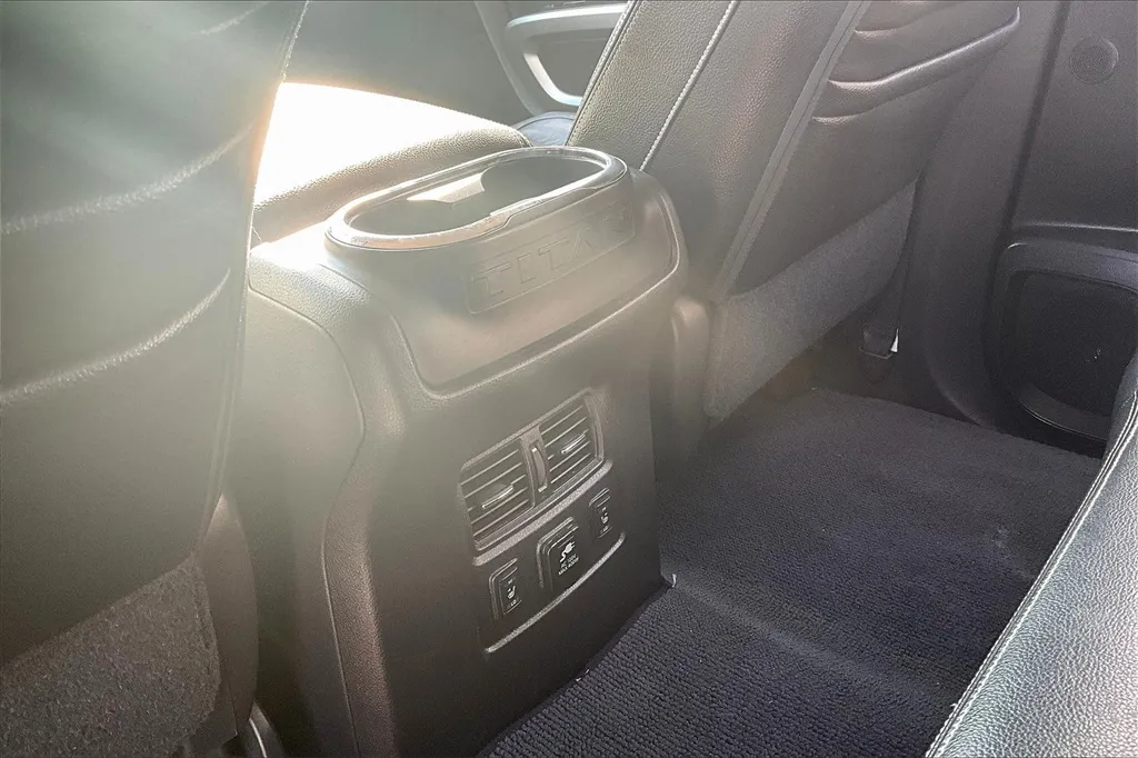 2017 Nissan Titan PRO-4X photo 4