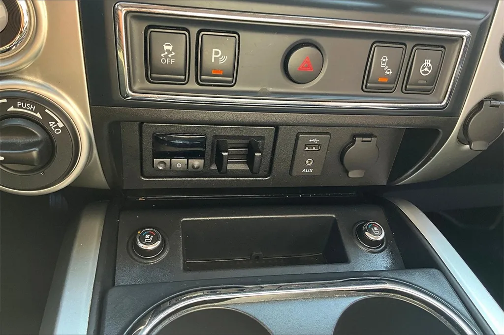 2017 Nissan Titan PRO-4X photo 6