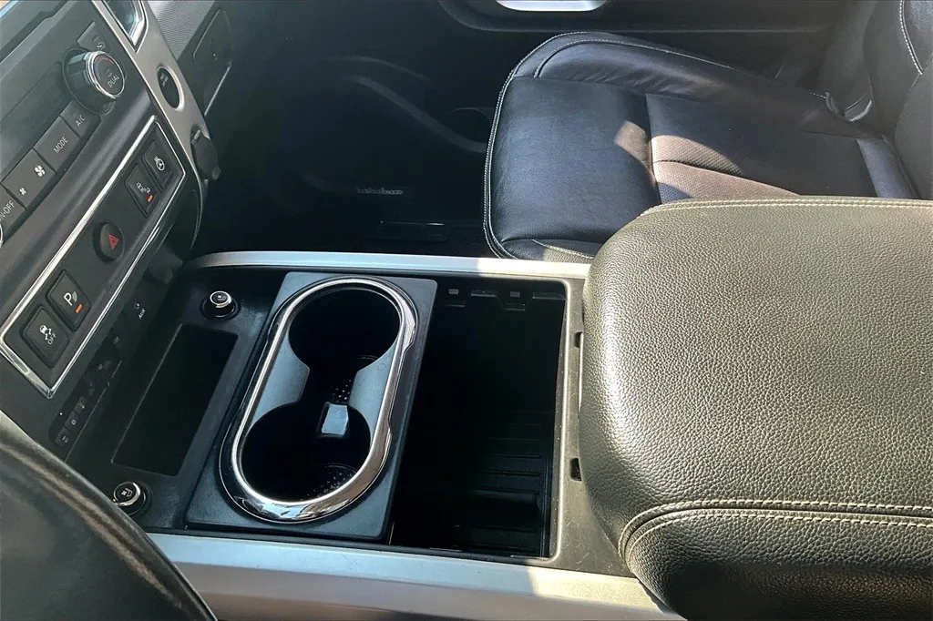 2017 Nissan Titan PRO-4X photo 28