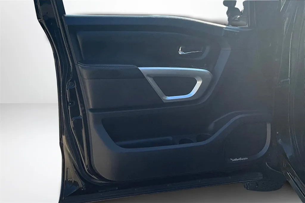 2017 Nissan Titan PRO-4X photo 18