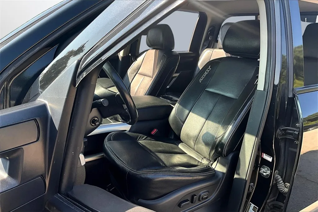 2017 Nissan Titan PRO-4X photo 29
