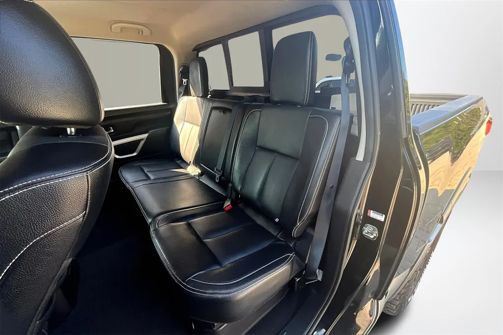 2017 Nissan Titan PRO-4X photo 8