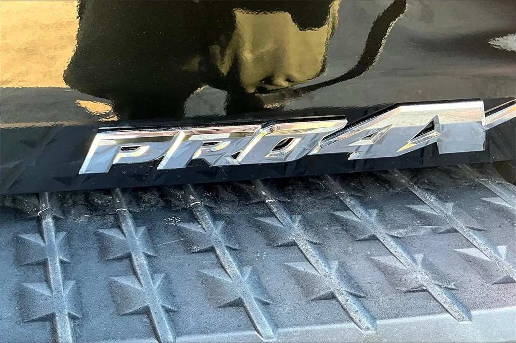 2017 Nissan Titan PRO-4X photo 30
