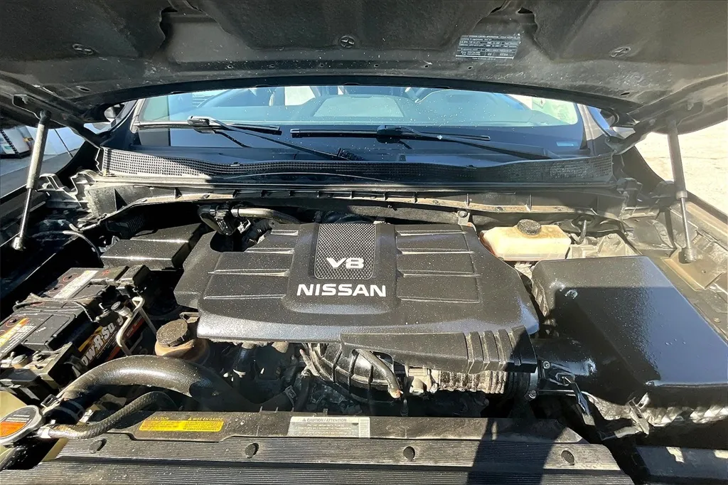 2017 Nissan Titan PRO-4X photo 21