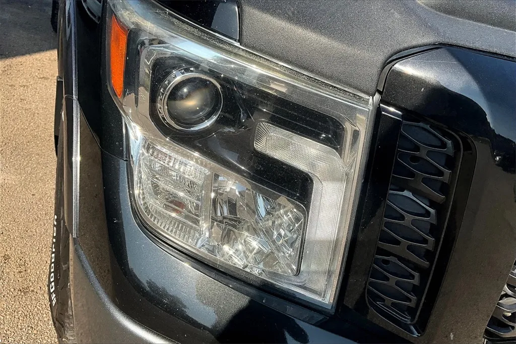 2017 Nissan Titan PRO-4X photo 11