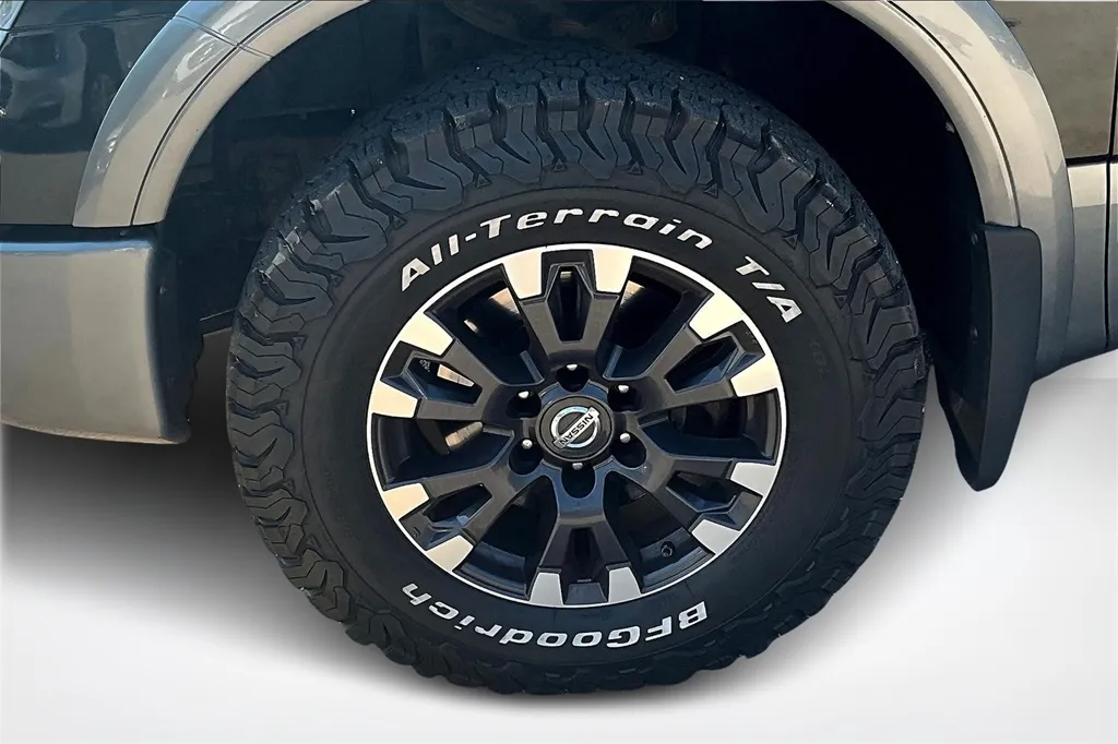 2017 Nissan Titan PRO-4X photo 33