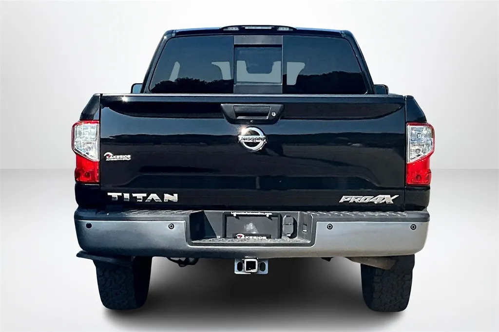 2017 Nissan Titan PRO-4X photo 24