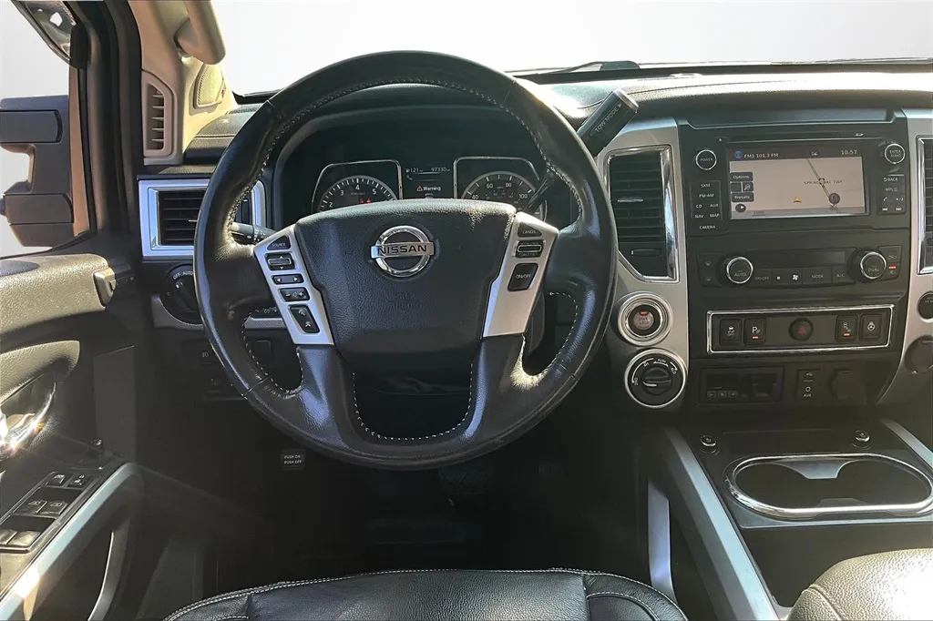 2017 Nissan Titan PRO-4X photo 15