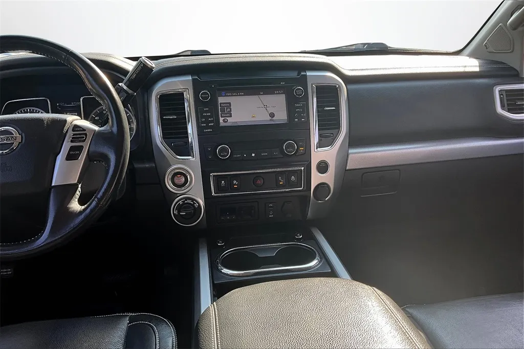 2017 Nissan Titan PRO-4X photo 25