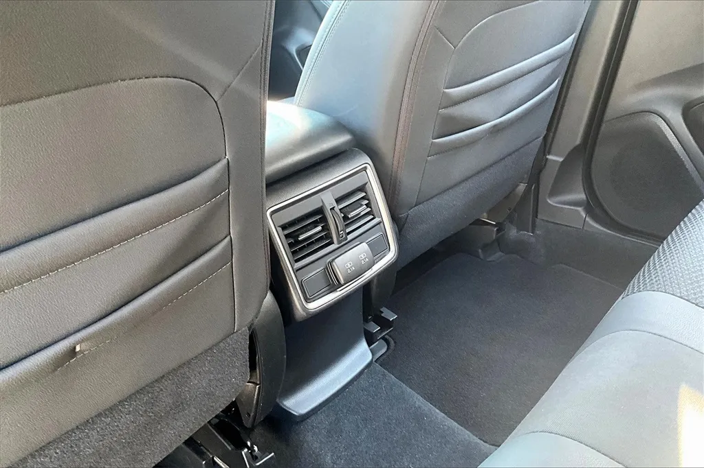 2022 Subaru Forester Premium photo 4