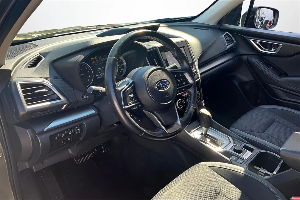 2022 Subaru Forester Premium photo 17
