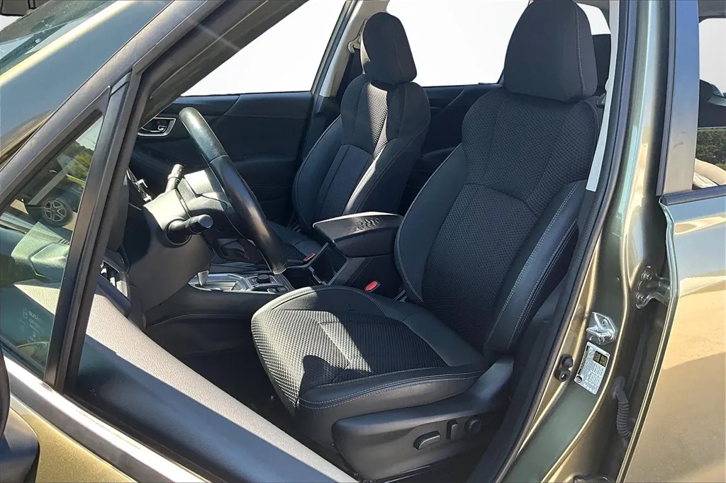 2022 Subaru Forester Premium photo 30
