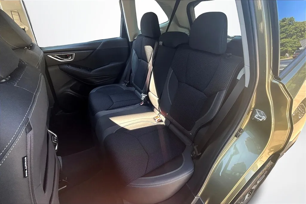 2022 Subaru Forester Premium photo 7