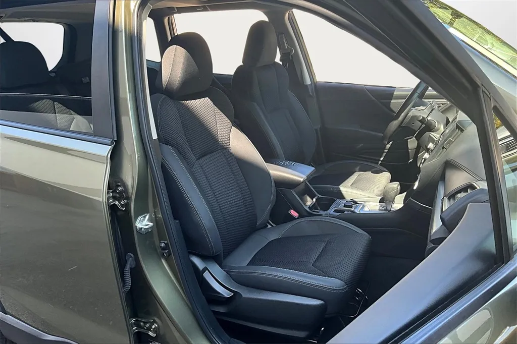 2022 Subaru Forester Premium photo 21