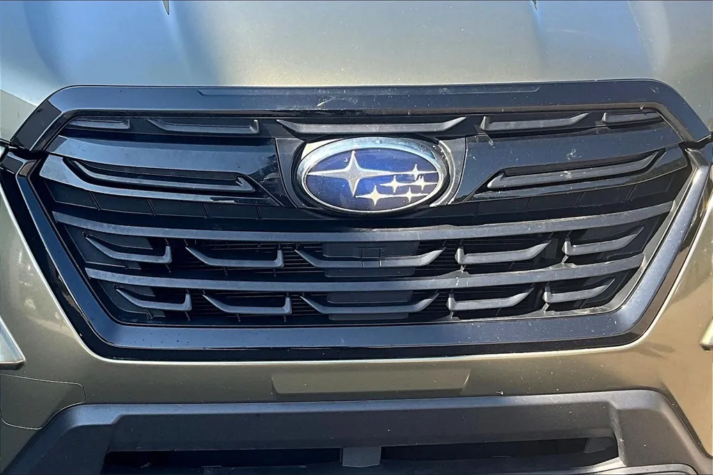 2022 Subaru Forester Premium photo 32