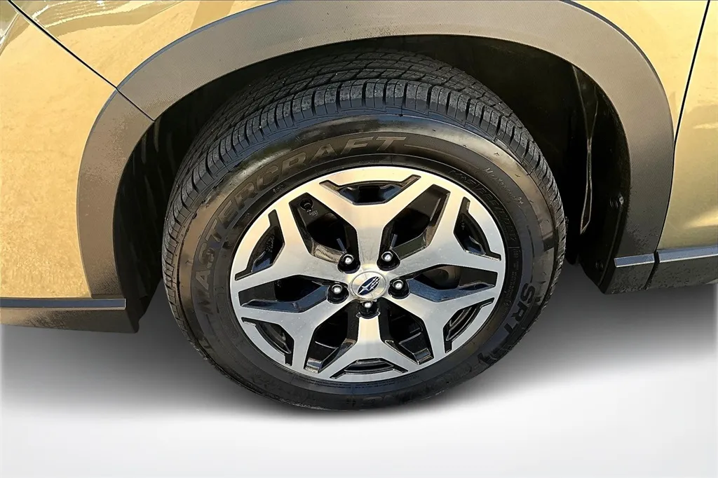 2022 Subaru Forester Premium photo 11