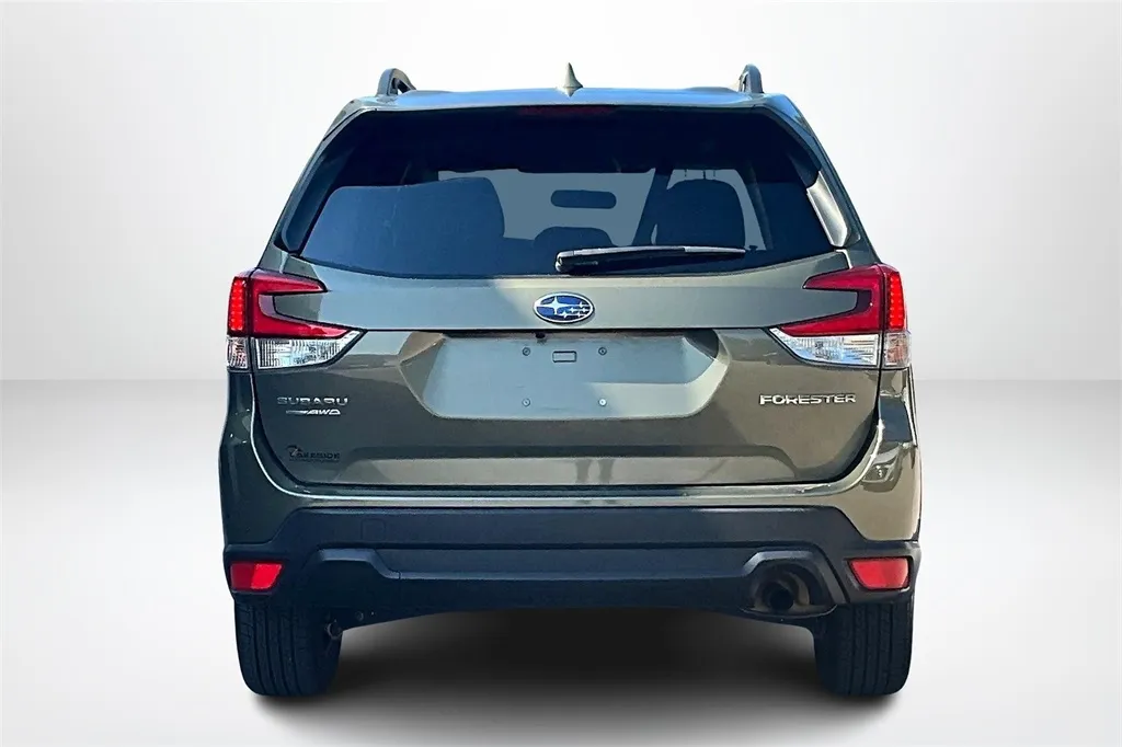 2022 Subaru Forester Premium photo 25