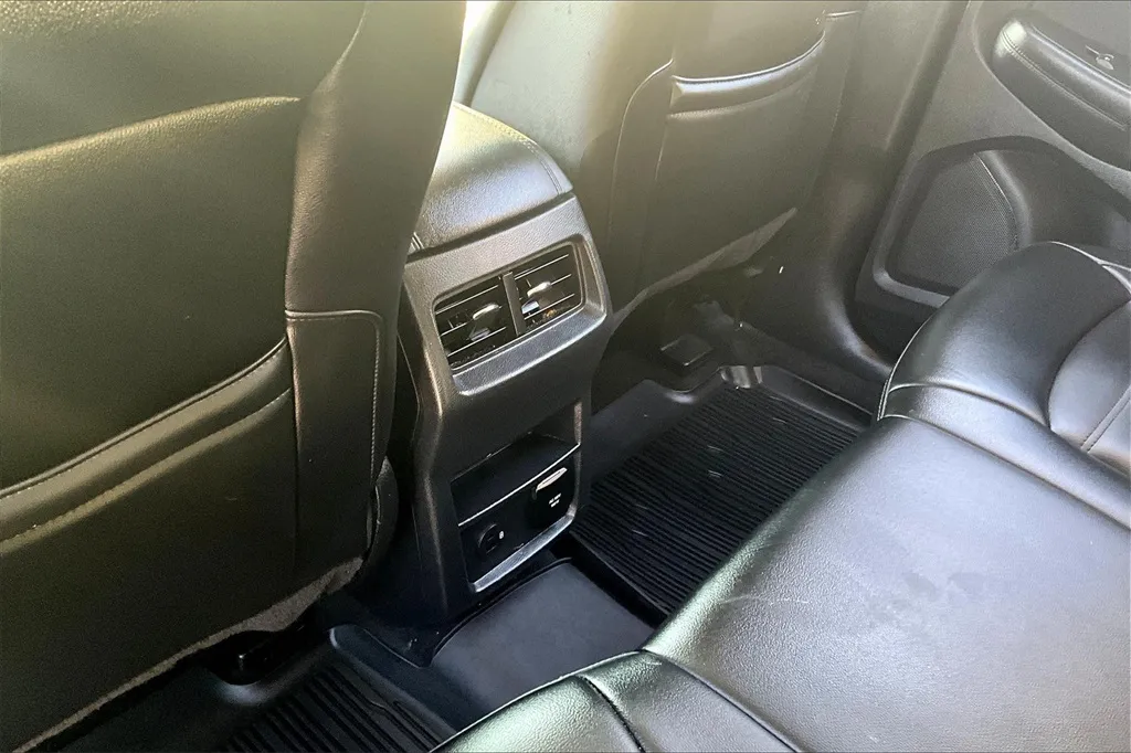2022 Ford Edge SEL photo 4