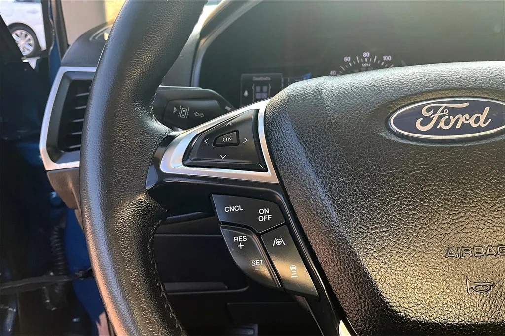 2022 Ford Edge SEL photo 14